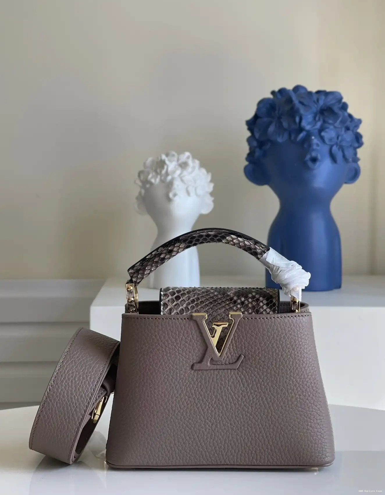 Aaa replica ru MINI CAPUCINES VUITTON LOUIS 0610